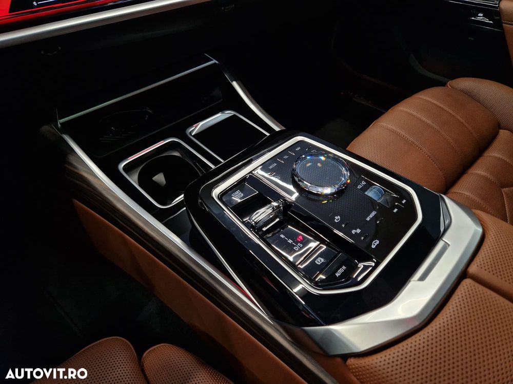 BMW Seria 7 740d xDrive MHEV - 19