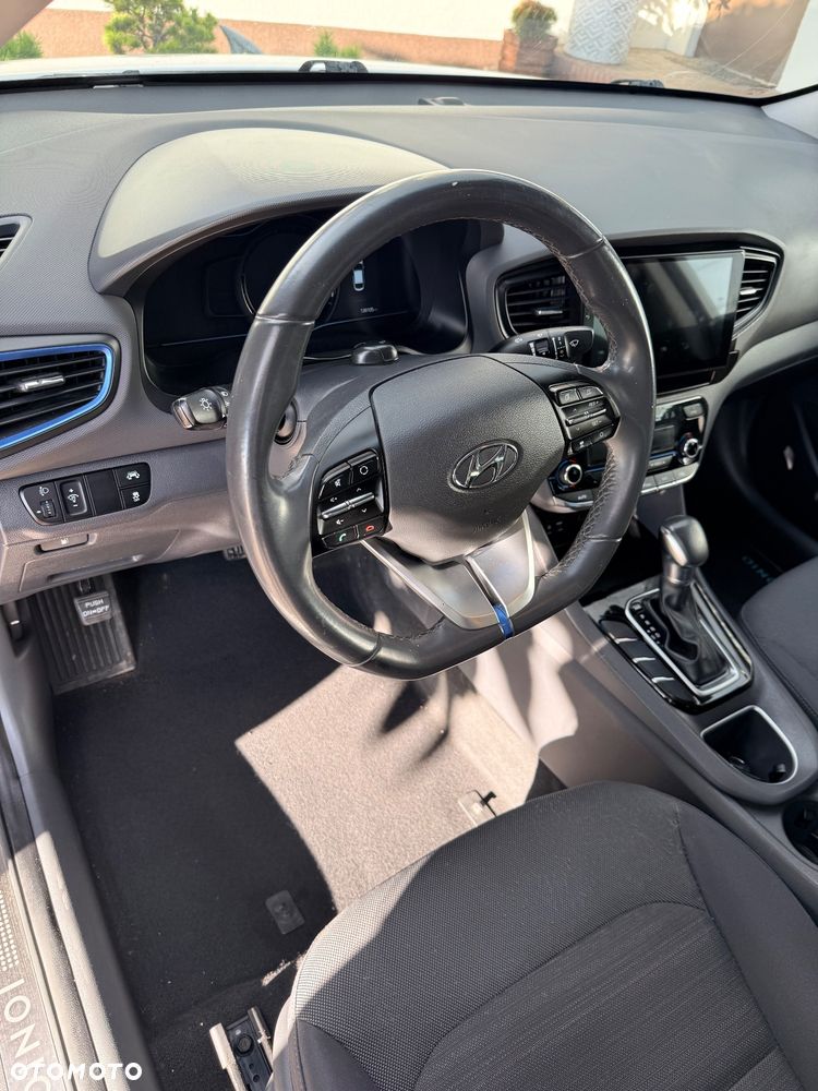 Hyundai IONIQ - 8