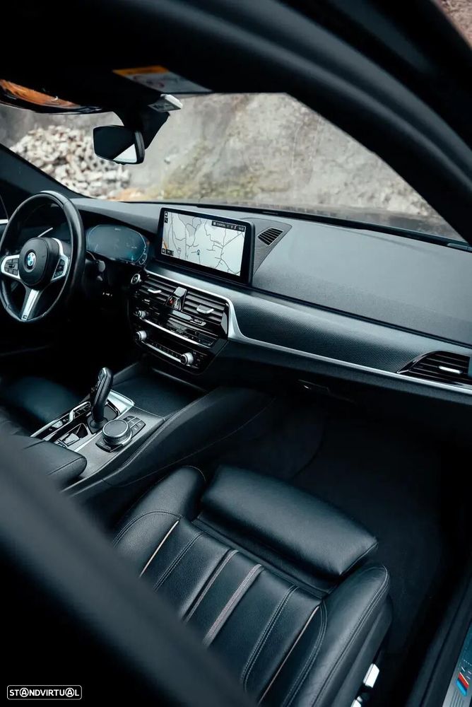 BMW 530 e Pack Desportivo M - 14