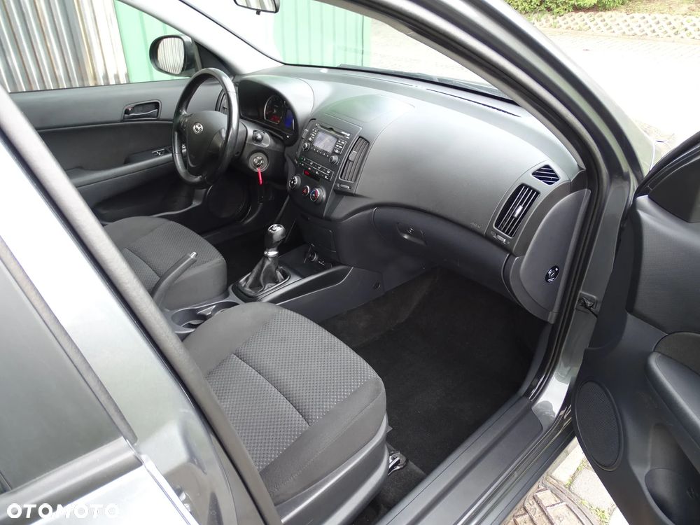 Hyundai i30 1.4 Classic + - 17