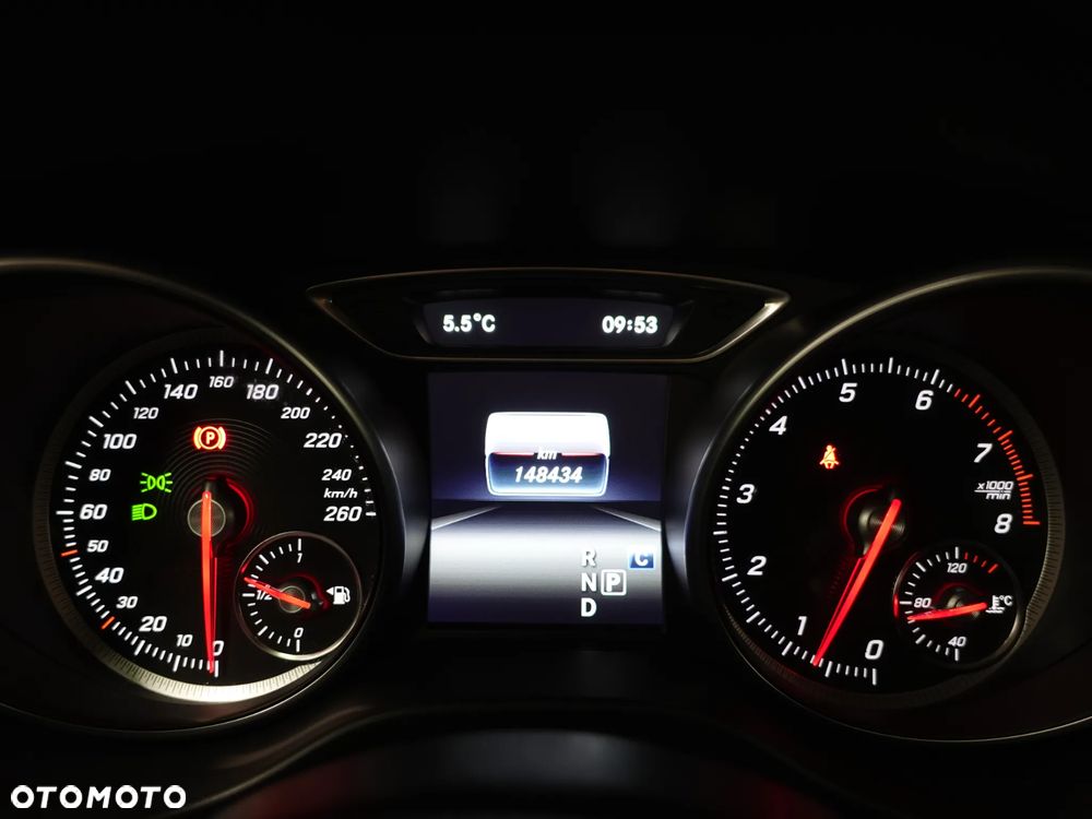 Mercedes-Benz CLA 180 7G-DCT - 38