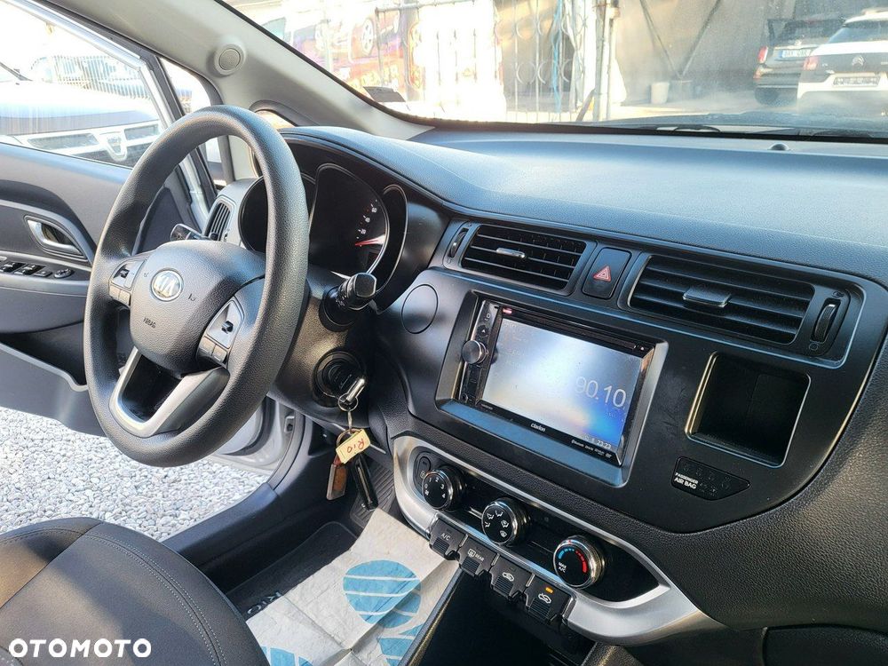 Kia Rio - 21