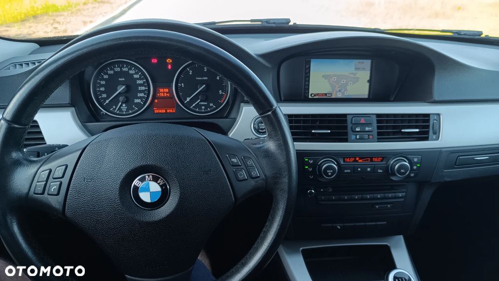 BMW Seria 3 330d DPF Edition Sport - 23