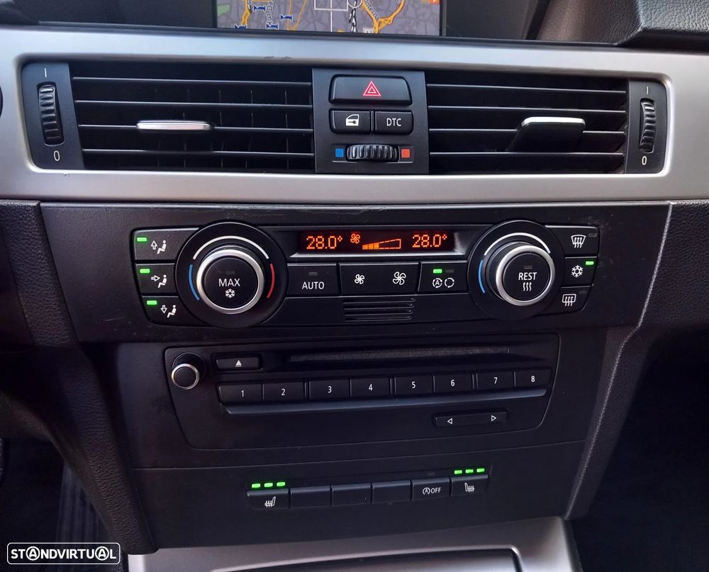 BMW 318 d Navigation Sport - 15