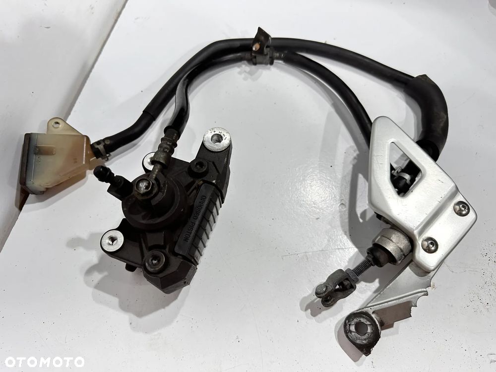 Zacisk pompa tył Suzuki SV 650 98-03r. - 1