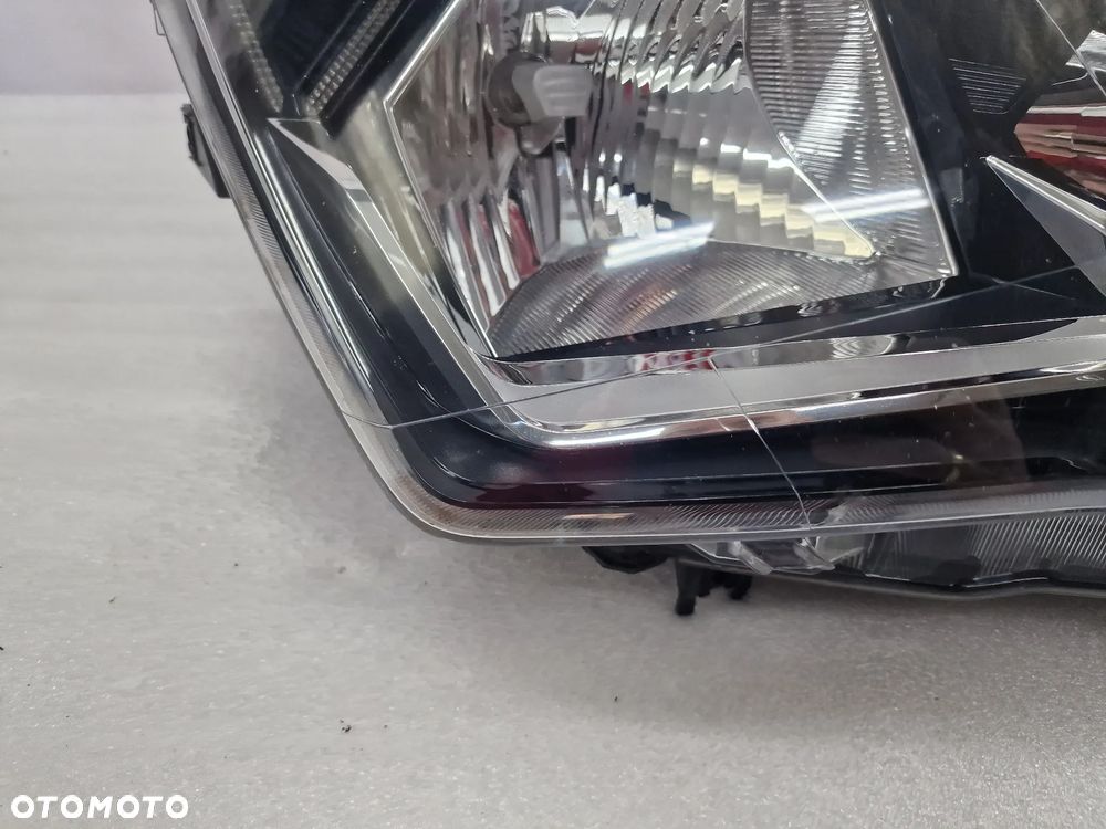 SEAT ATECA 576 16- PRAWA ZWYKŁA LAMPA PRZEDNIA PRZÓD + LED , NR 576941006A , NR AUKCJI LA253 - 4