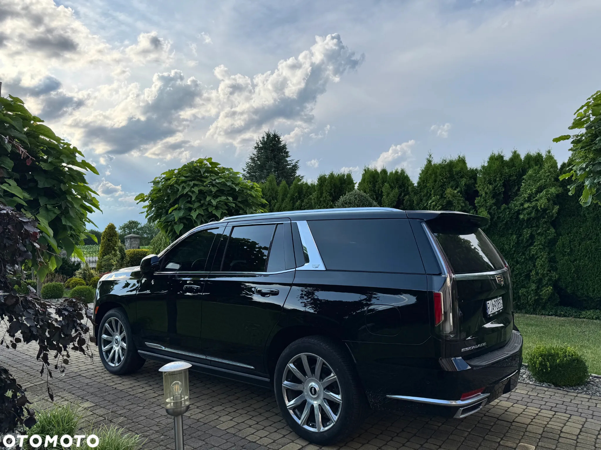 Cadillac Escalade - 12