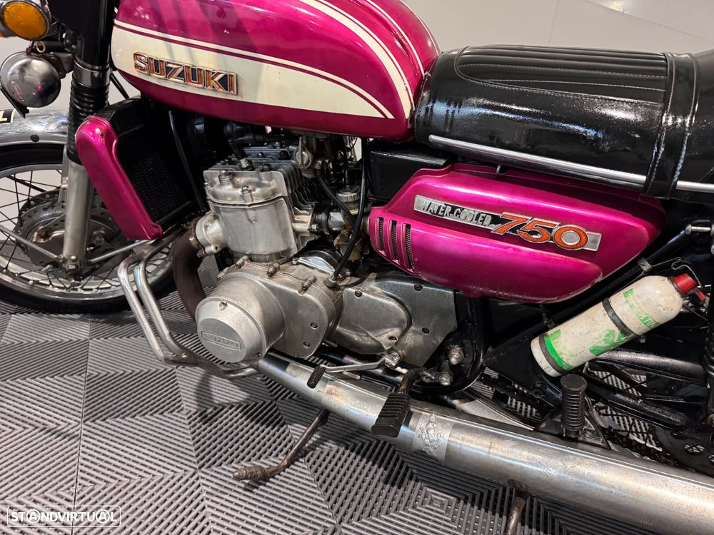 Suzuki GT 750 J - 17