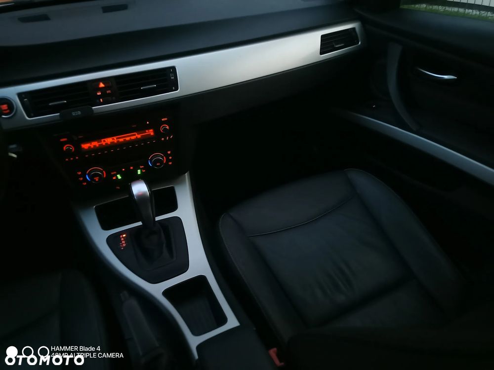 BMW Seria 3 320i Edition Exclusive - 14