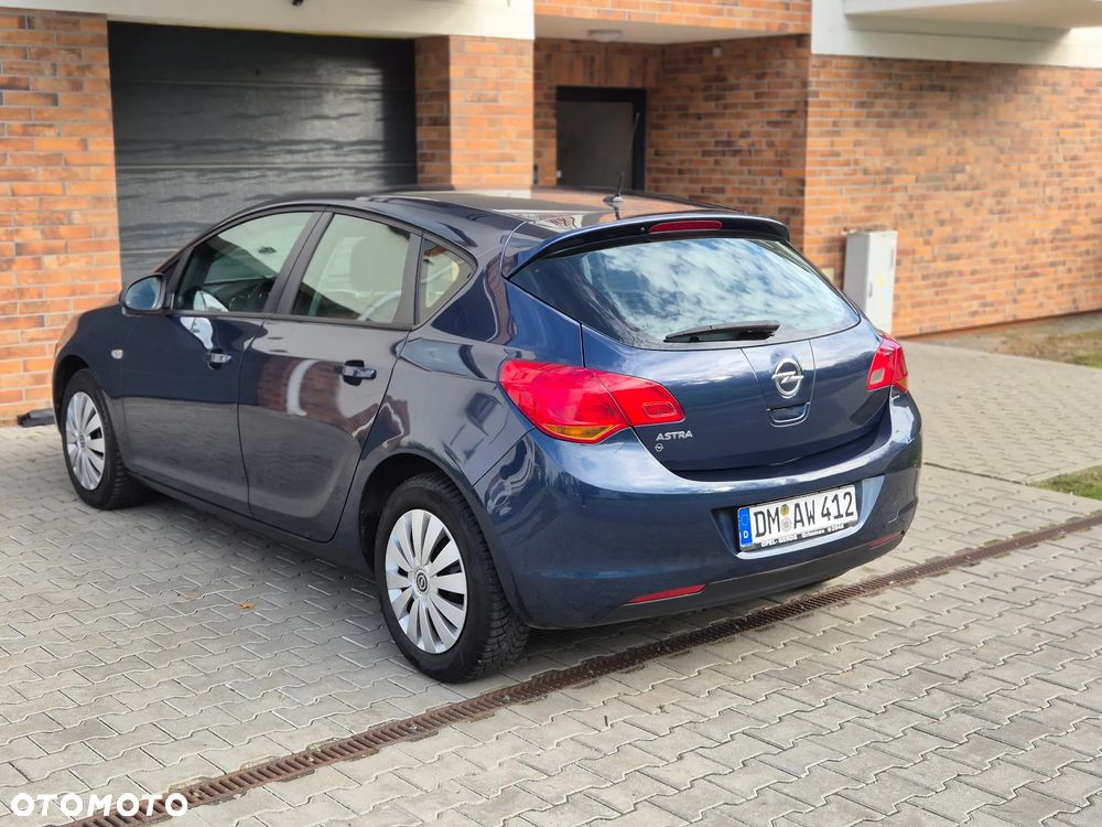 Opel Astra 1.6 Design Edition - 11