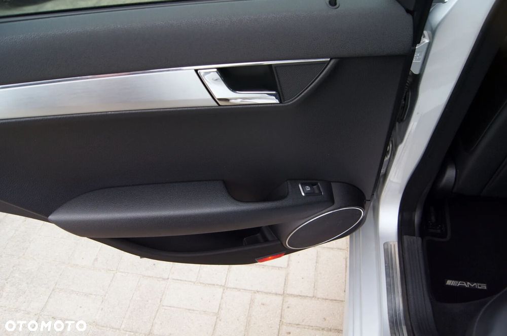 Mercedes-Benz Klasa C 250 CDI Avantgarde Edition - 25