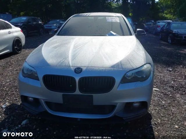 BMW Seria 5 550i - 12