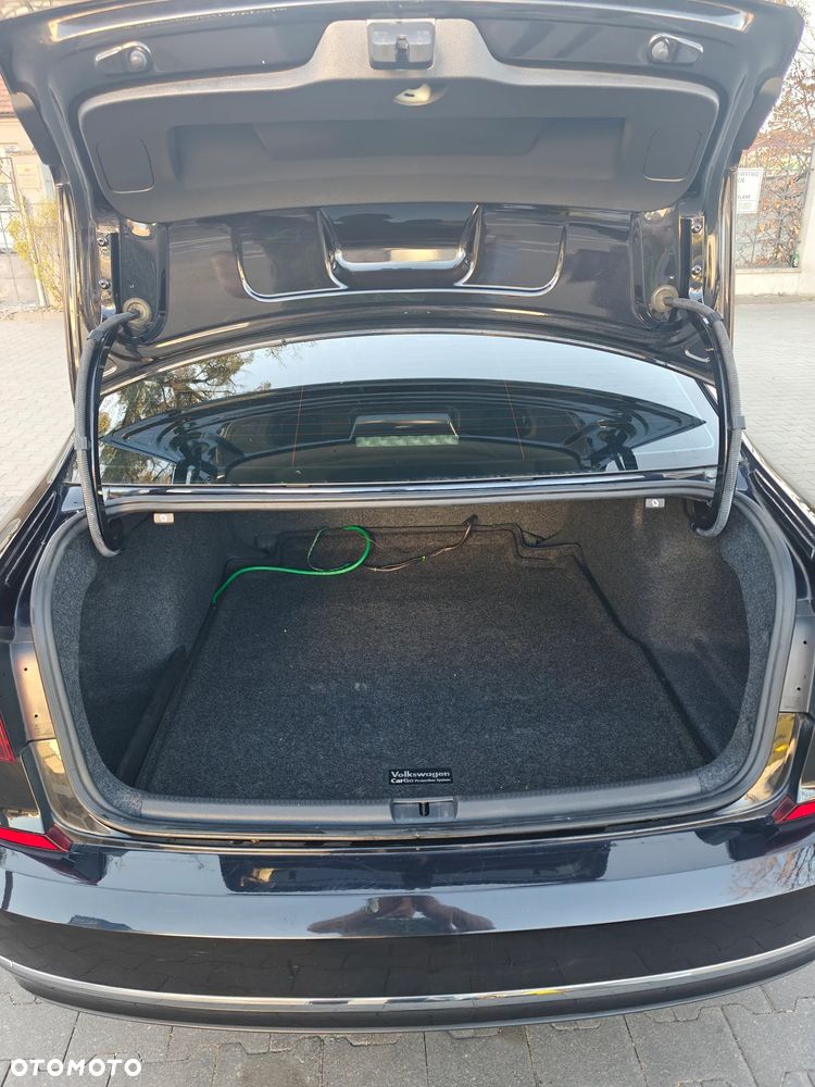 Volkswagen Passat - 9