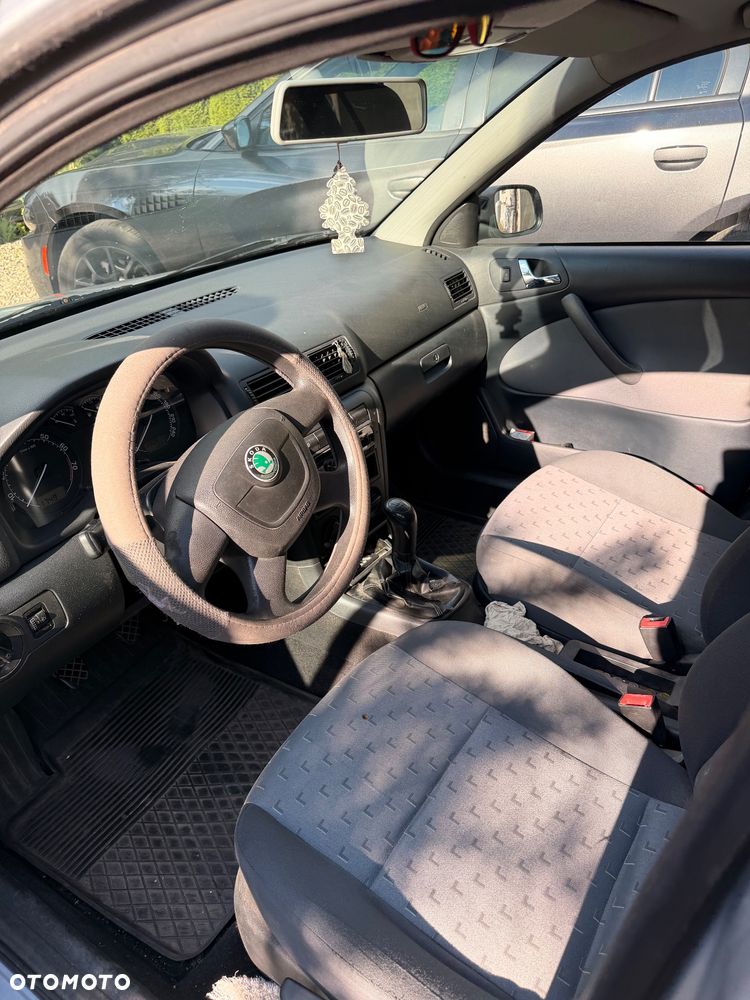 Skoda Octavia 1.6 Tour - 5