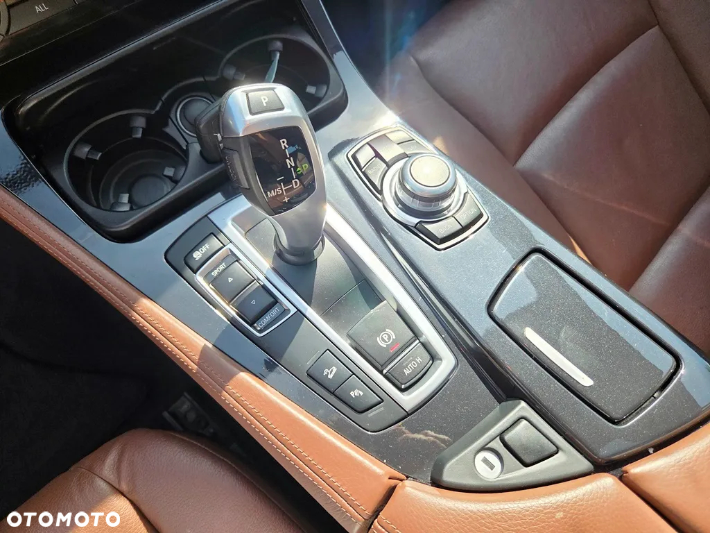BMW Seria 5 525d xDrive Touring - 22