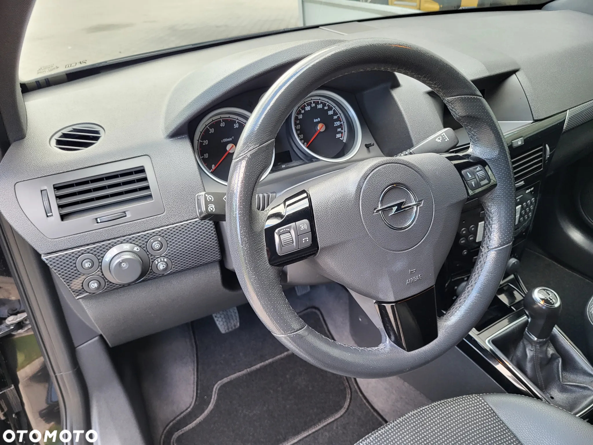 Opel Astra GTC 1.6 Cosmo - 20