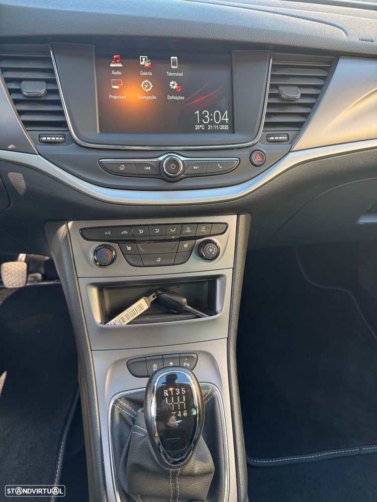 Opel Astra 1.2 Turbo Start/Stop 120 Anos - 9