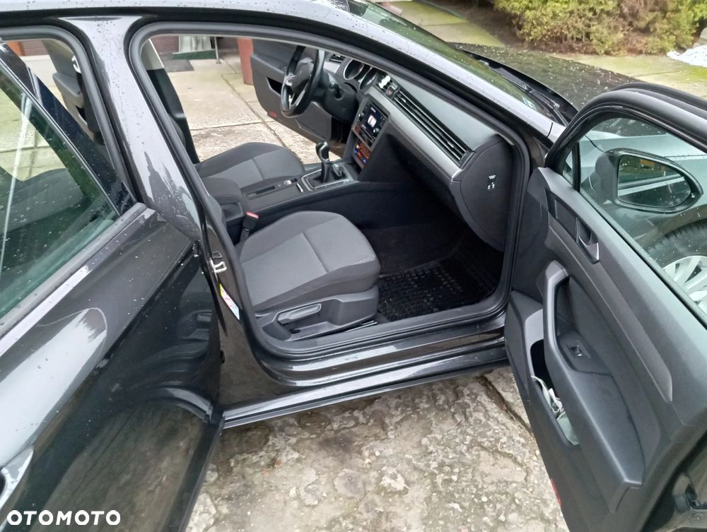 Volkswagen Passat 1.5 TSI EVO Business - 10