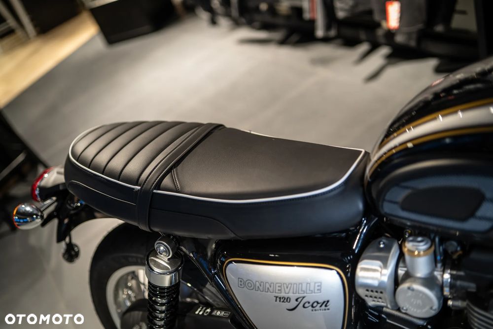Triumph Bonneville - 32