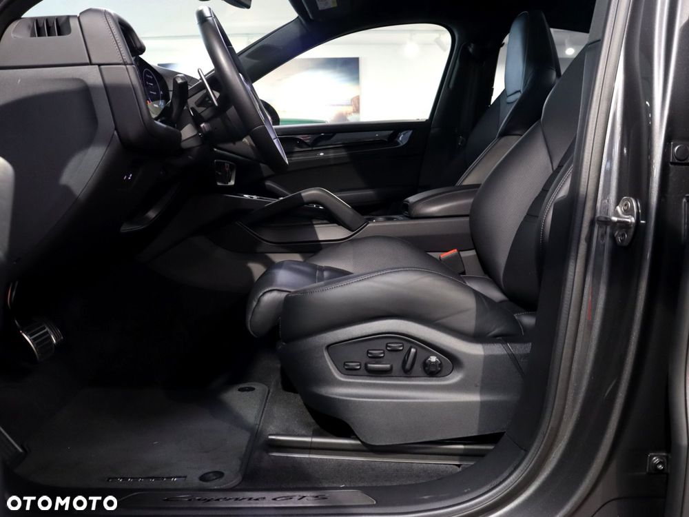 Porsche Cayenne GTS - 16
