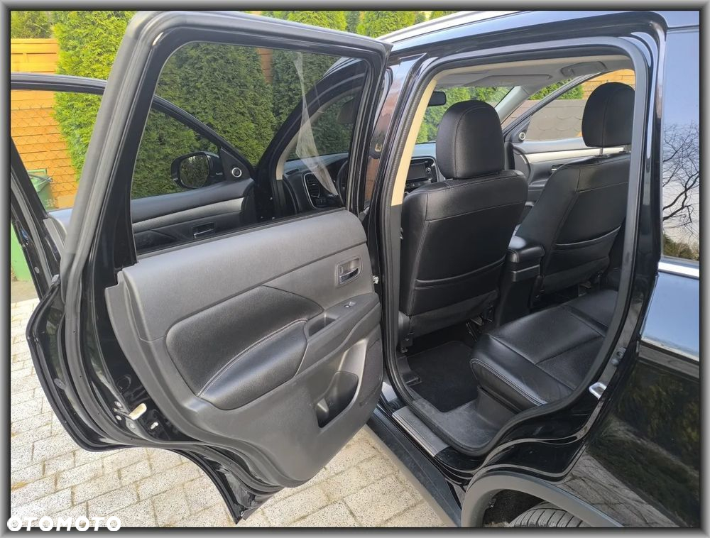 Mitsubishi Outlander 2.0 Intense + 4WD CVT - 9
