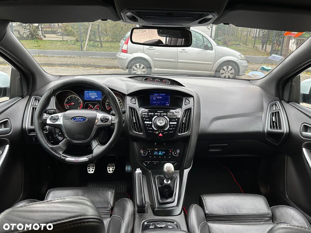 Ford Focus ST - 16