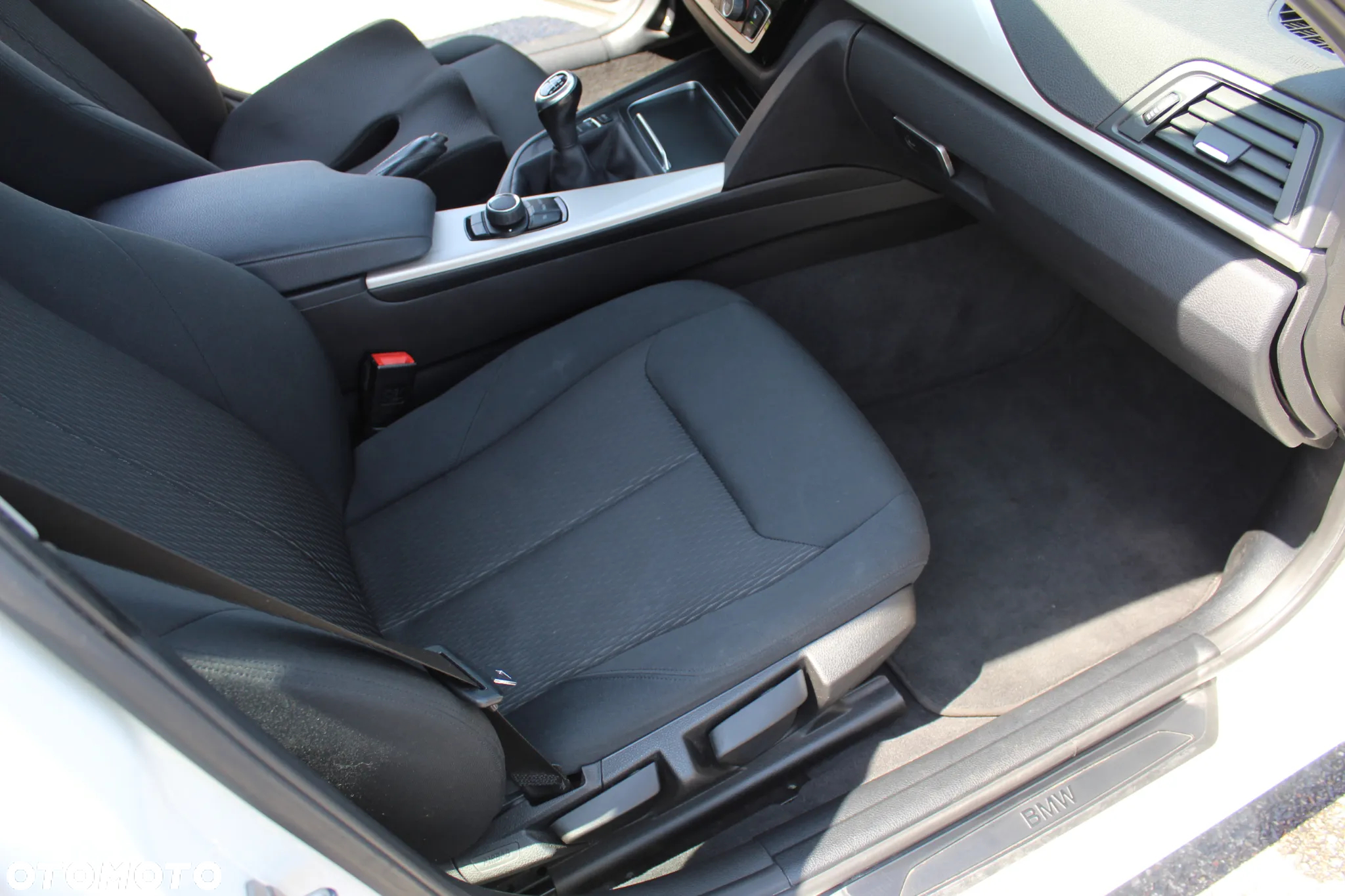 BMW Seria 3 318i - 25