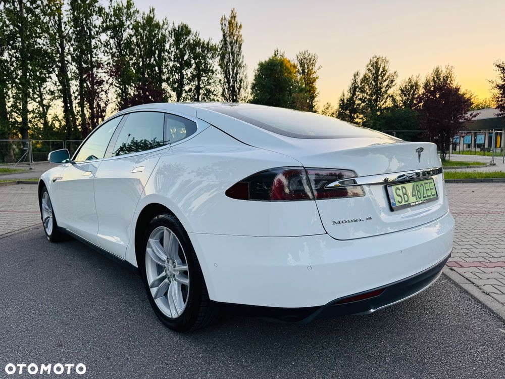 Tesla Model S - 14