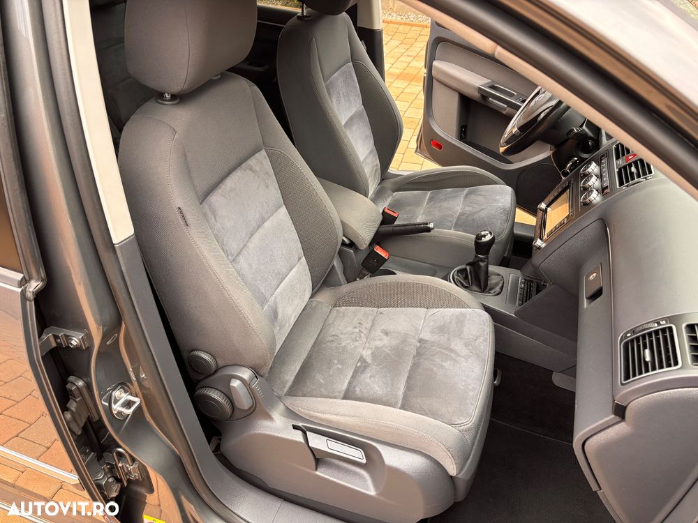 Volkswagen Touran 2.0 TDI DPF Highline - 15