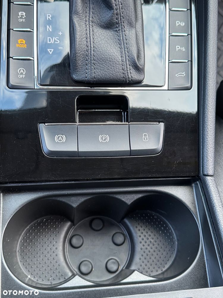 Skoda Superb 2.0 TDI Sportline DSG - 28