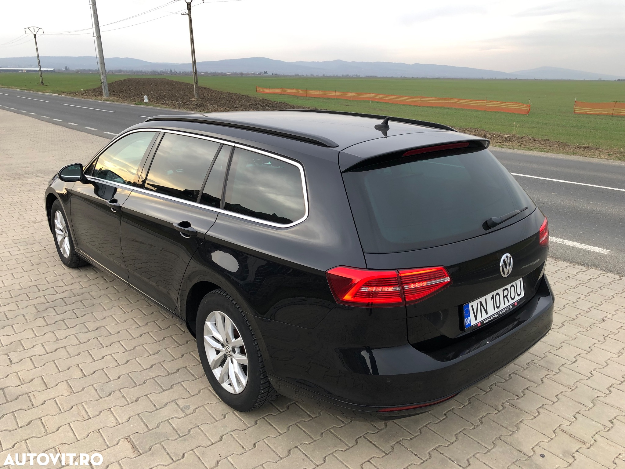 Volkswagen Passat Variant 1.6 TDI SCR DSG Business - 3