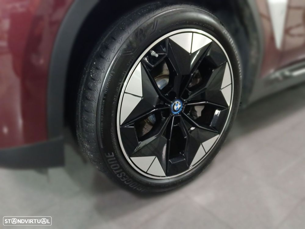 BMW iX3 Impressive - 10