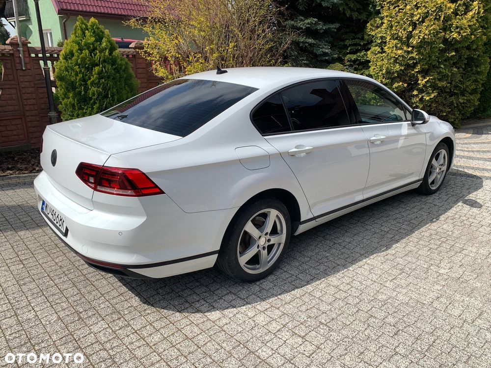 Volkswagen Passat 2.0 TDI SCR Trendline - 12