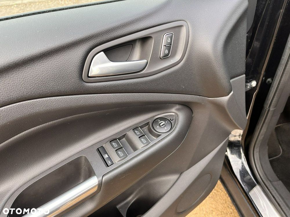 Ford Kuga 1.6 EcoBoost 2x4 Titanium - 21