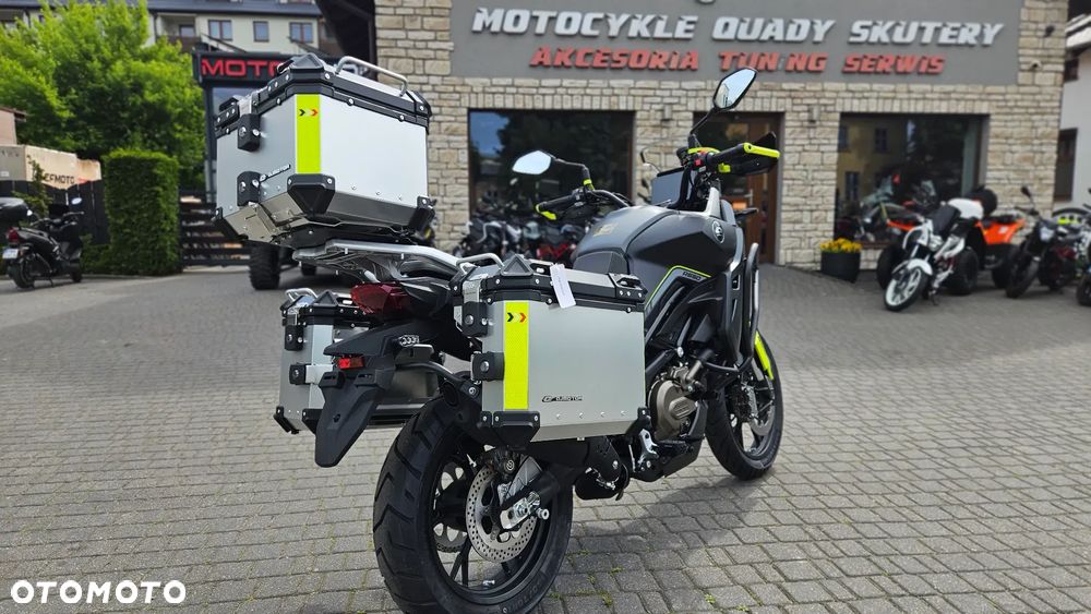 QJMOTOR SVT 650 - 3