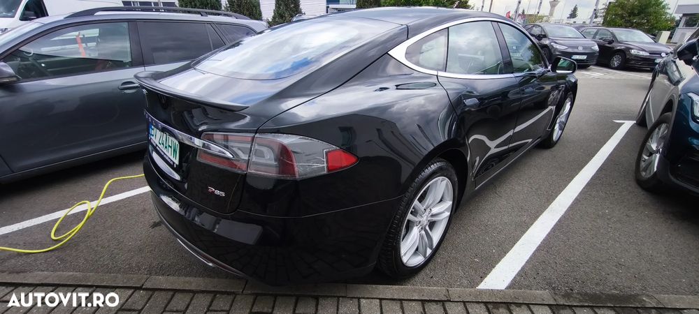 Tesla Model S - 4