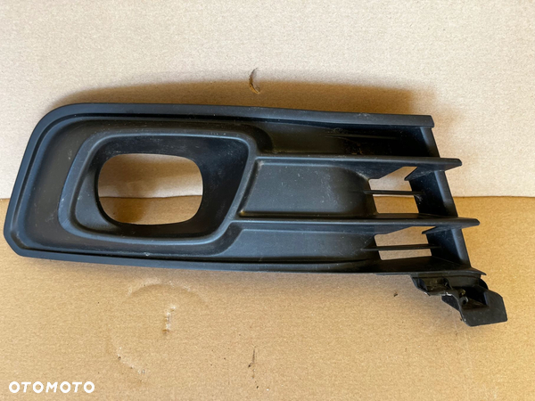 PRAWA KRATKA ZDERZAKA PRZEDNIEGO RENAULT CAPTUR LIFT 261A26931R