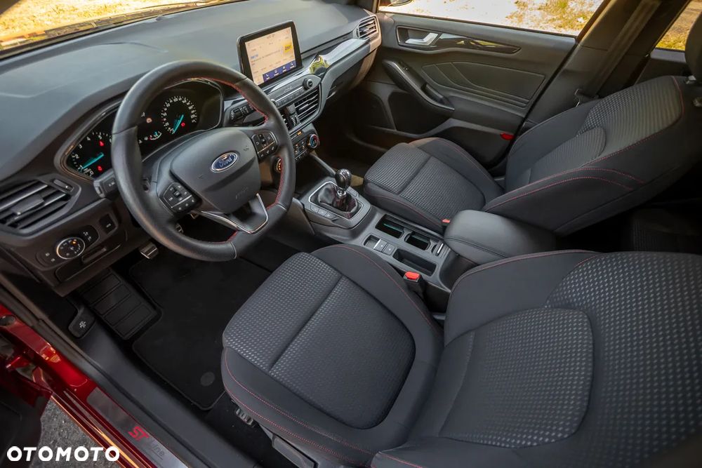 Ford Focus 1.0 EcoBoost Start-Stopp-System ST-LINE DESIGN - 15