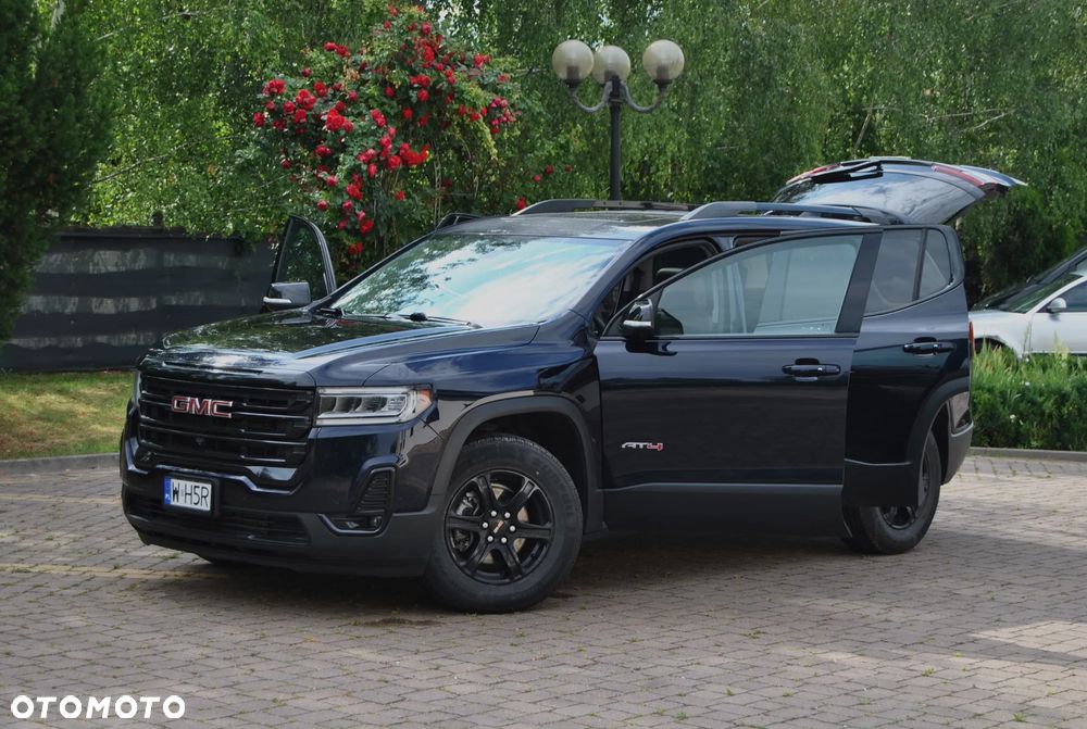 GMC Acadia - 26