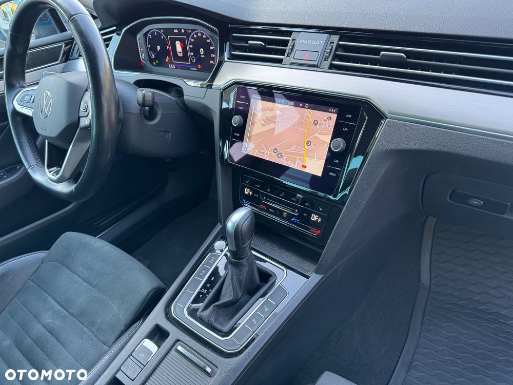 Volkswagen Passat Variant 2.0 TDI EVO Elegance DSG - 32