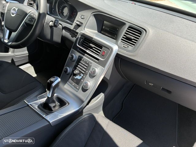 Volvo V60 Cross Country 2.0 D3 Momentum - 17