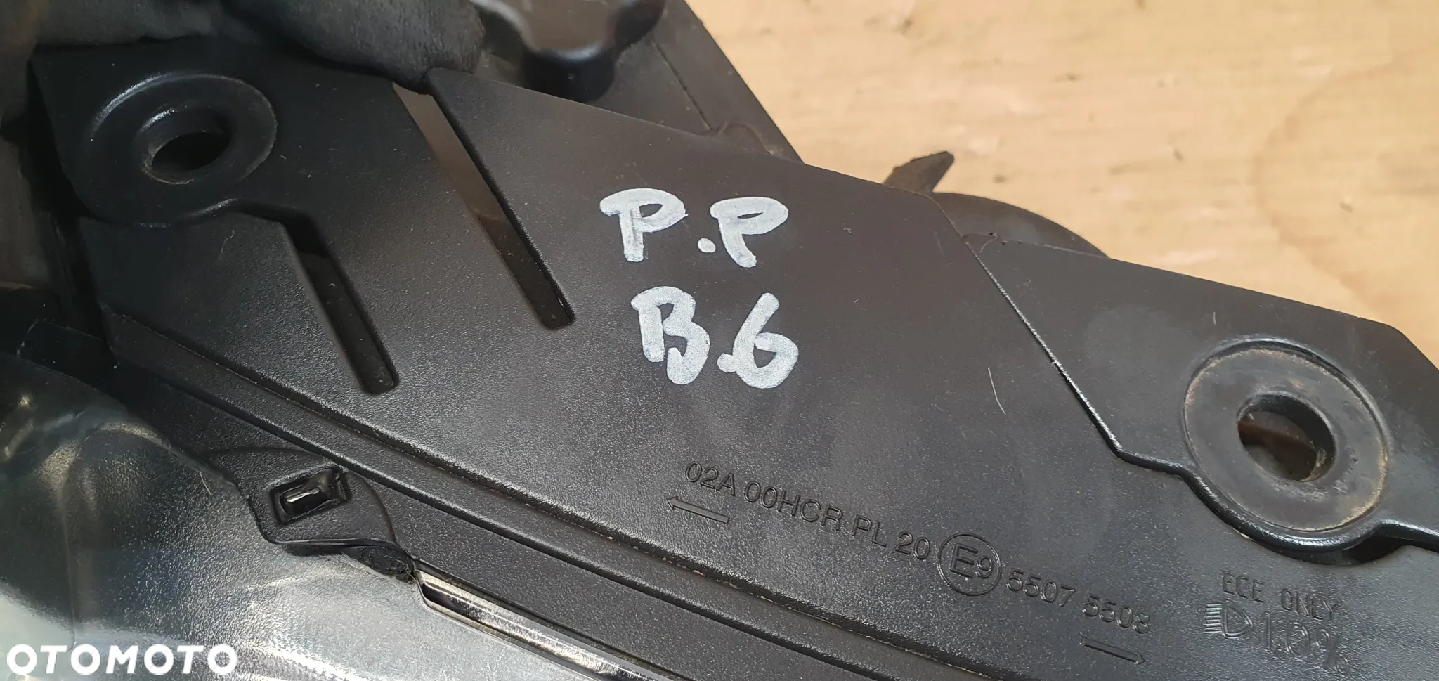 Lampa prawy przód przednia prawa VW Passat B6 3C0941006S - 10