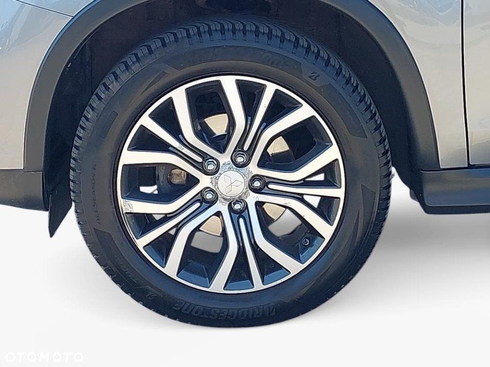 Mitsubishi ASX - 10