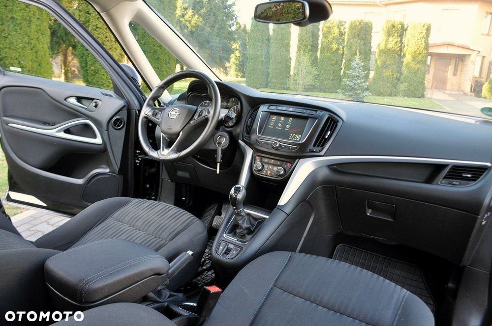 Opel Zafira - 24
