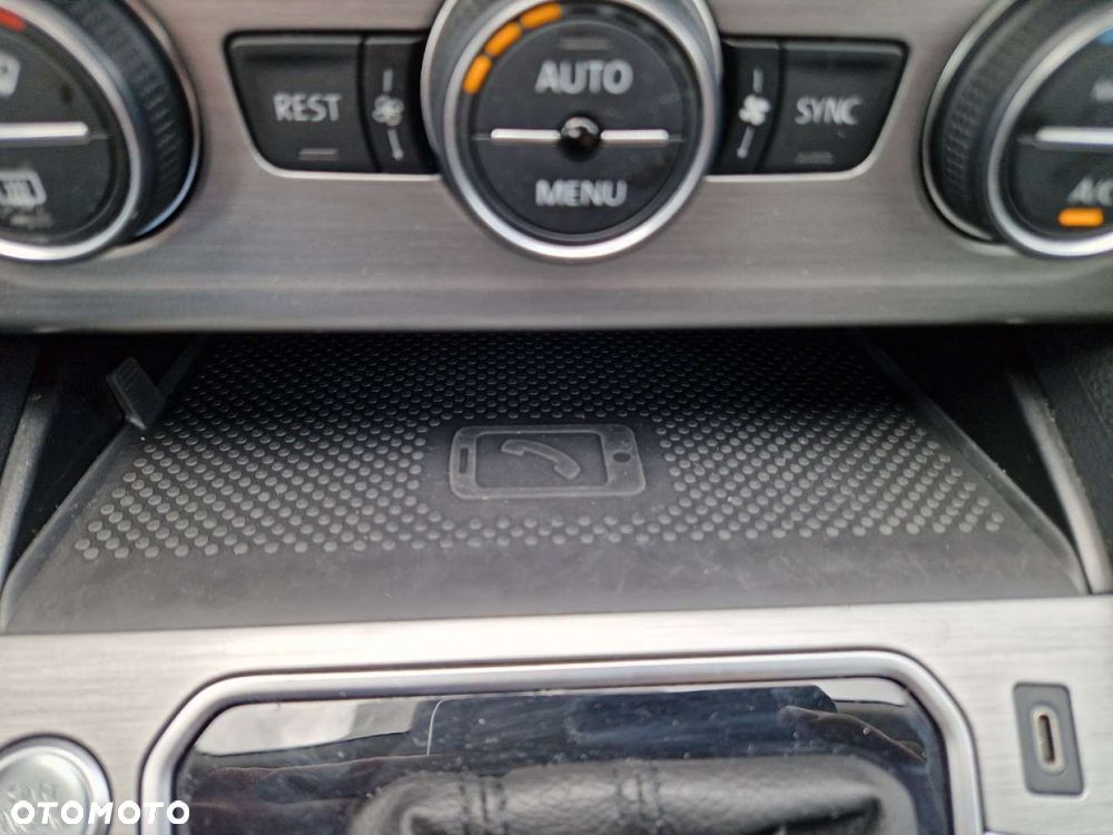 Volkswagen Passat - 16