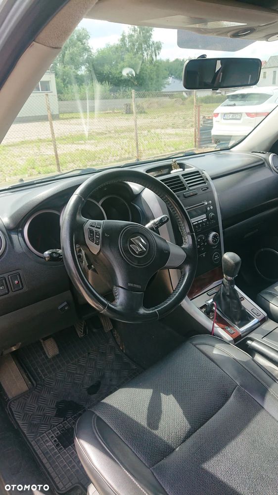 Suzuki Grand Vitara 2.0 Club - 8