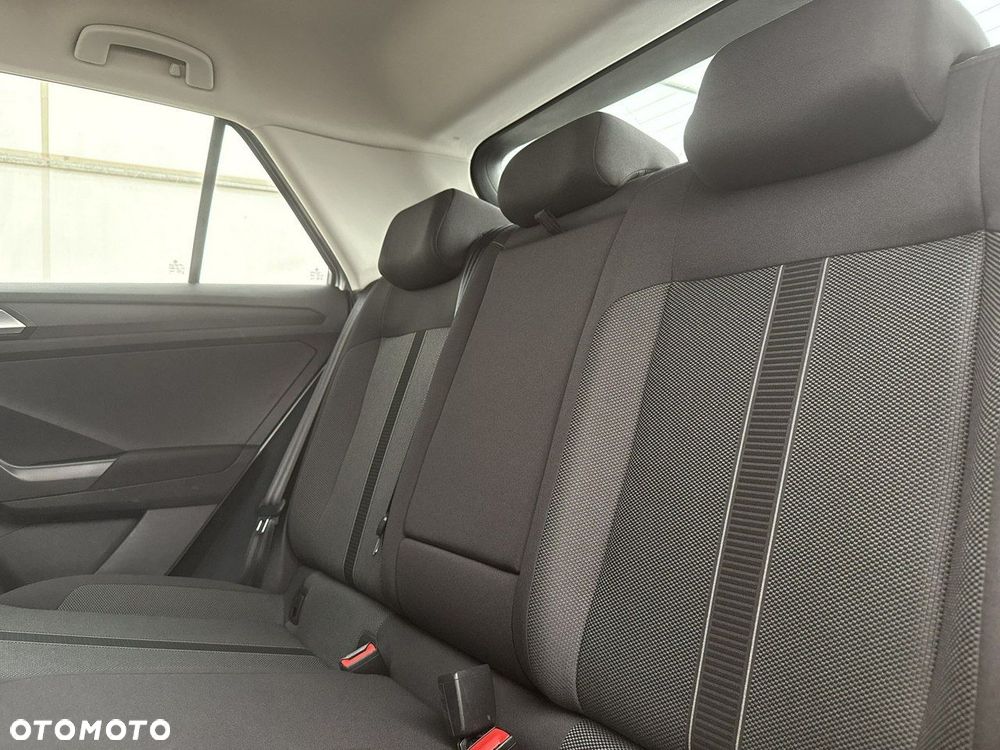 Volkswagen T-Roc - 19