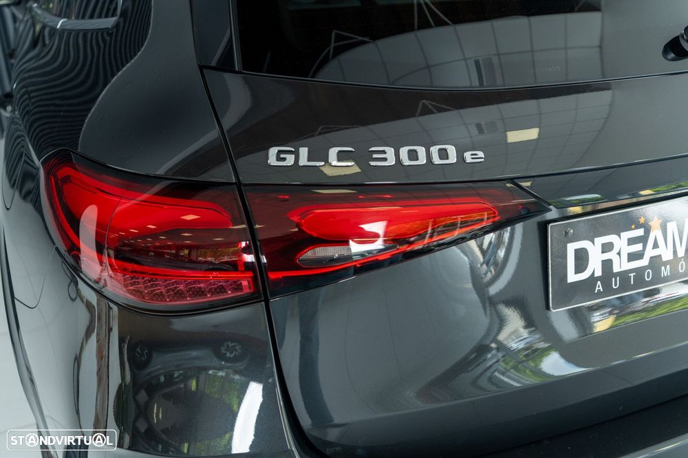 Mercedes-Benz GLC 300 e 4Matic 9G-TRONIC AMG Line Advanced - 25