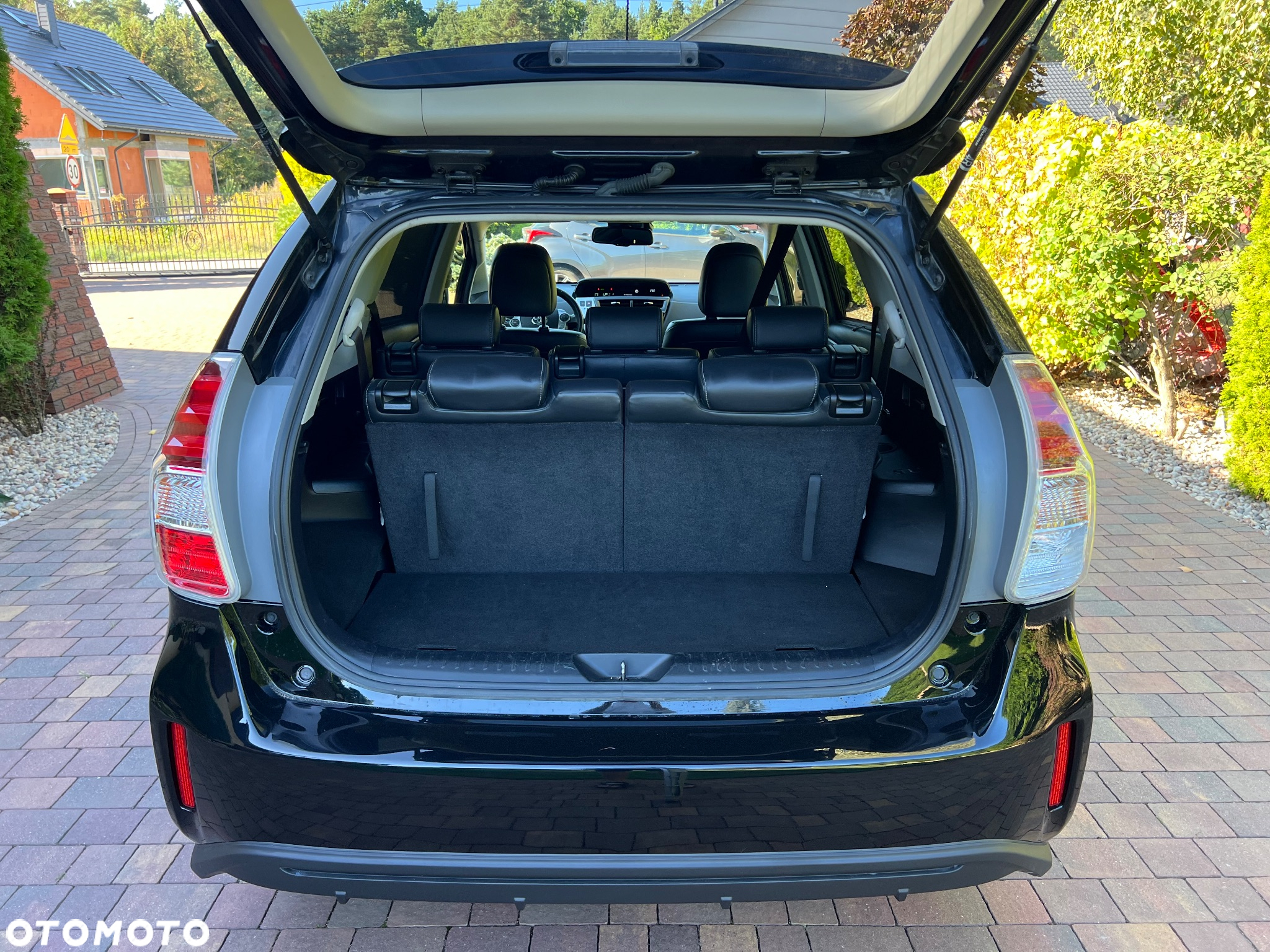 Toyota Prius+ (Hybrid) Comfort - 13