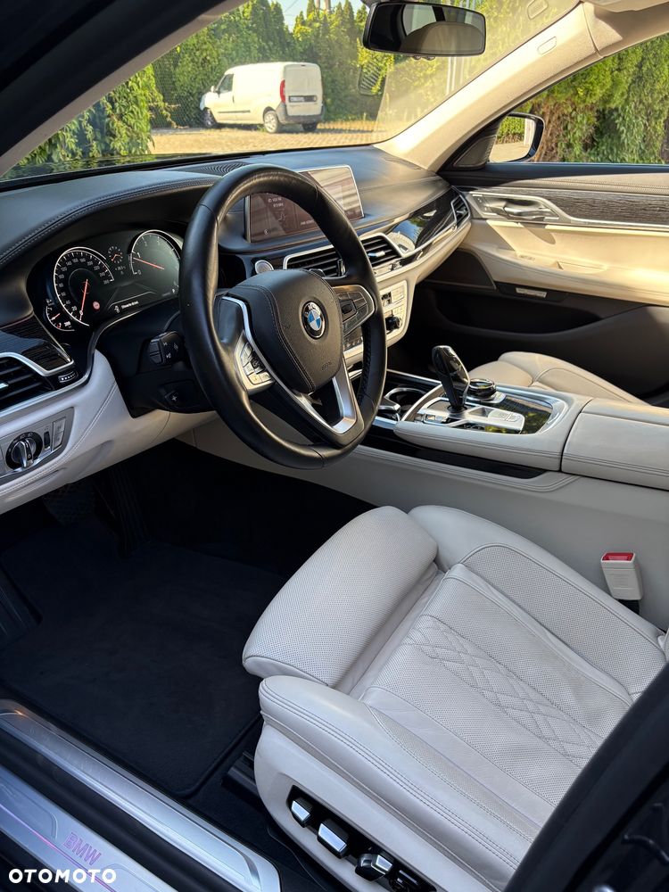 BMW Seria 7 740d xDrive - 36